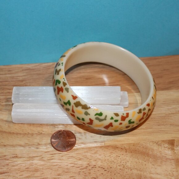 Vintage Acrylic Plastic Cuff Bracelet Earth Tones Browns Greens Yellows - Picture 4 of 4